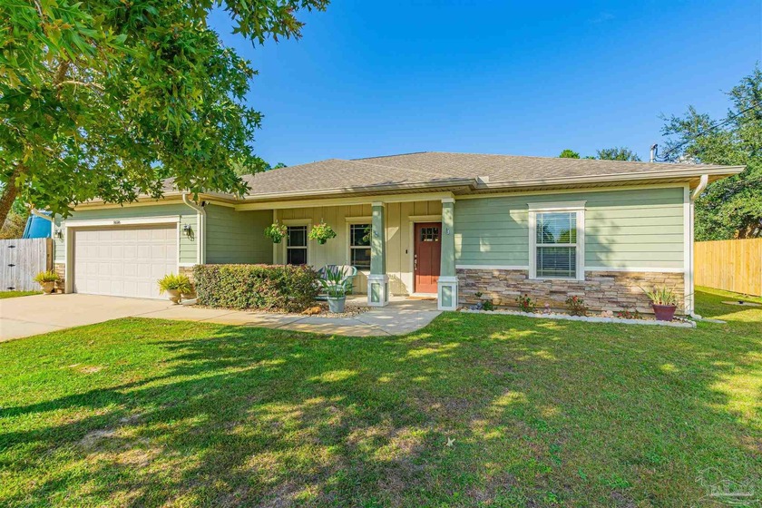 Meticulously maintained and great location in Navarre, very - Beach Home for sale in Navarre, Florida on Beachhouse.com