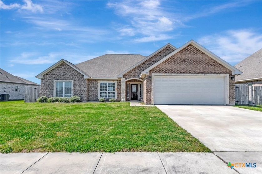 This stunning home features 3 bedrooms and 2 bathrooms with a - Beach Home for sale in Port Lavaca, Texas on Beachhouse.com
