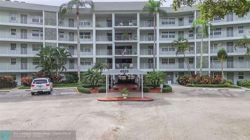 THIS 3-BEDROOM, 2.5-BATH CONDO IN PALM AIRE OFFERS BEAUTIFUL - Beach Condo for sale in Pompano Beach, Florida on Beachhouse.com