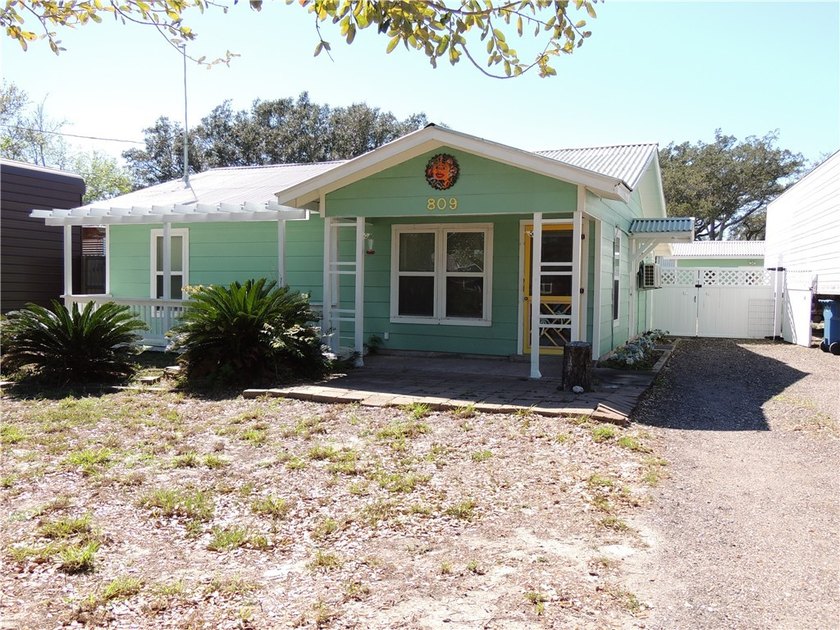 Welcome to 809 N Kossuth, a charming single-family home that - Beach Home for sale in Rockport, Texas on Beachhouse.com