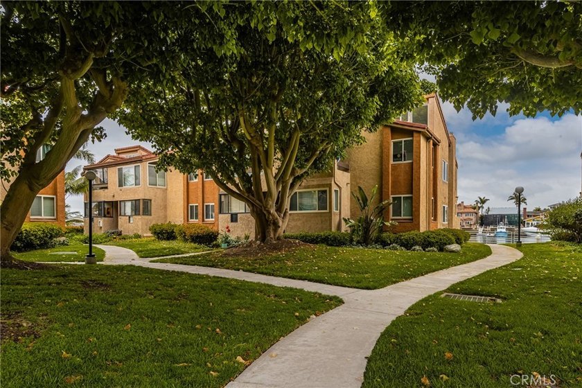 Welcome to the resort community of Sea Harbour!!!  This condo - Beach Condo for sale in Huntington Beach, California on Beachhouse.com