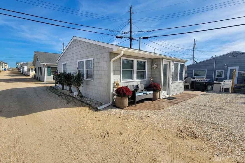 Charming beach cottage, just 7 houses away from the ocean. This - Beach Home for sale in Lavallette, New Jersey on Beachhouse.com