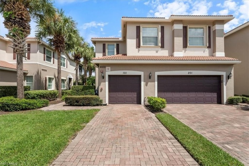 Welcome to this stunning 3-bedroom, 2-bathroom first-floor end - Beach Home for sale in Naples, Florida on Beachhouse.com