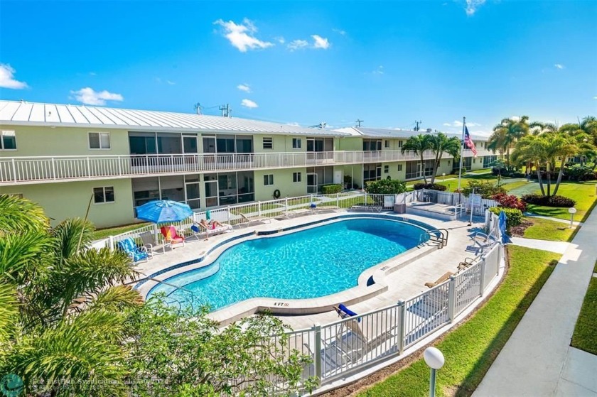 Immaculate, turn key, 2 bedroom 2 full bath, top floor apartment - Beach Condo for sale in Lighthouse Point, Florida on Beachhouse.com