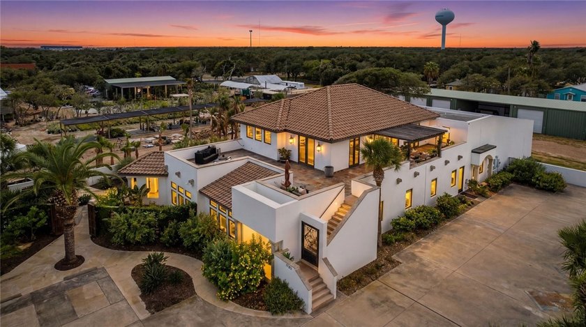 Exceptional commercial opportunity in the heart of Rockport - Beach Commercial for sale in Rockport, Texas on Beachhouse.com