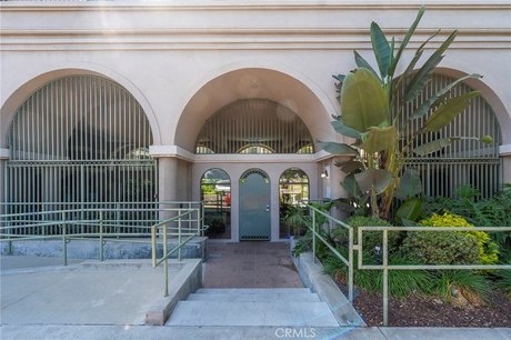 This well-designed unit boasts an open floor plan with abundant - Beach Condo for sale in Long Beach, California on Beachhouse.com