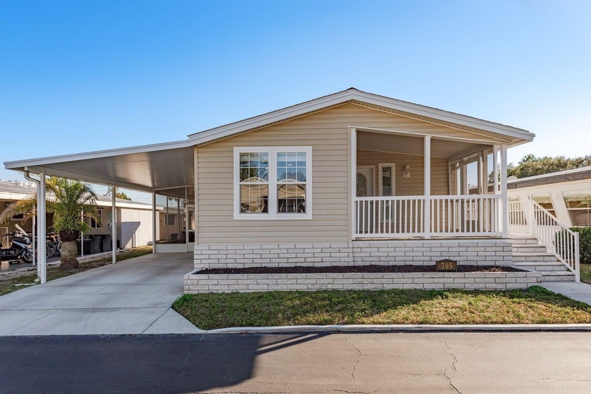 Experience relaxed Florida living in this Jacobson built - Beach Home for sale in Clearwater, Florida on Beachhouse.com