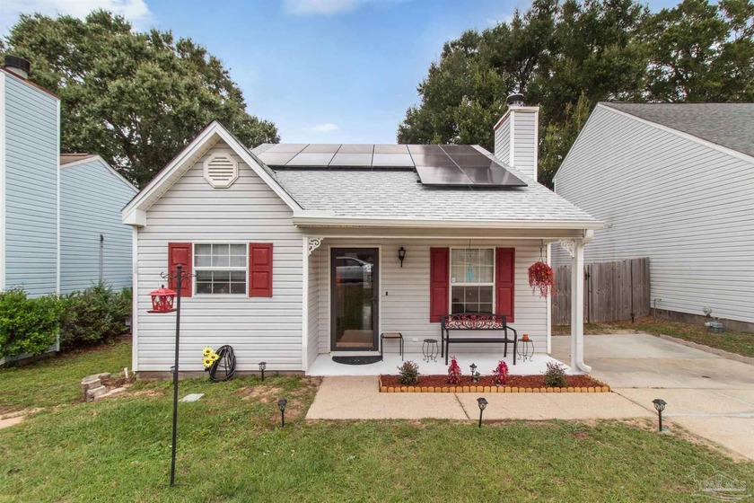 Beautifully maintained 2BR/2BA home in the quiet Weatherwood - Beach Home for sale in Pensacola, Florida on Beachhouse.com