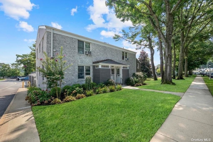 Welcome to this bright, first-floor corner unit in Trousdell - Beach Home for sale in Glen Cove, New York on Beachhouse.com