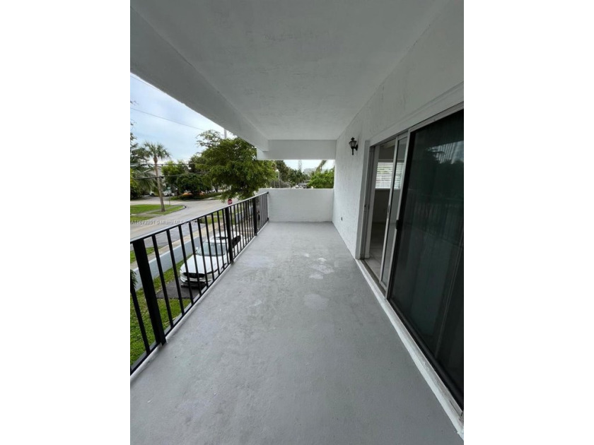 GORGEOUS LARGE AND BRIGHT APARTMENT IN A VERY SOUGHT-AFTER - Beach Condo for sale in North Miami Beach, Florida on Beachhouse.com