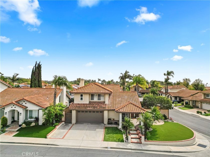 LARGE LOT WITH PRIVACY! Welcome to 2 Via Maya, a beautifully - Beach Home for sale in Rancho Santa Margarita, California on Beachhouse.com