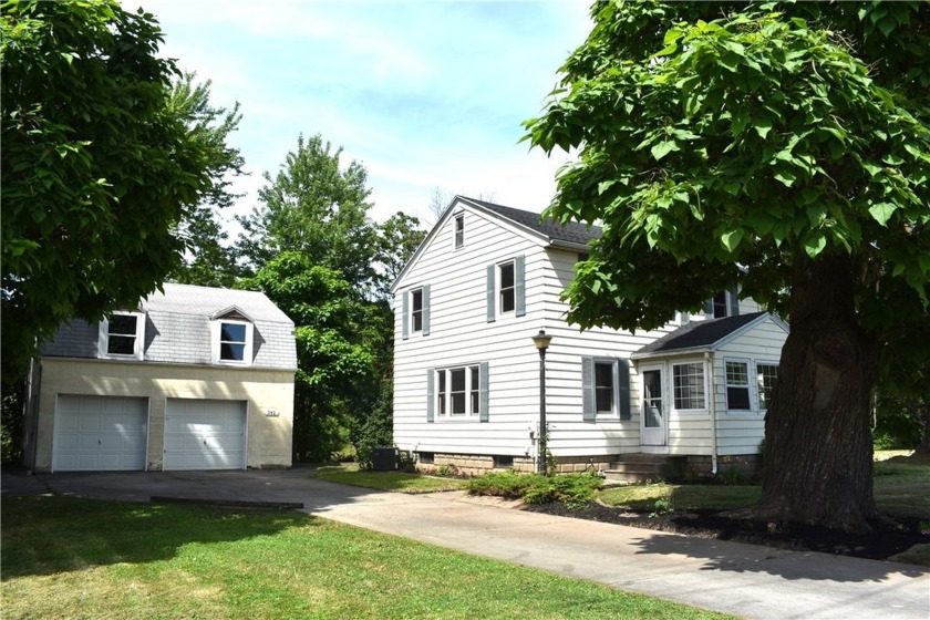 Adorable 3 bedroom colonial with lots of character on a great - Beach Home for sale in Greece, New York on Beachhouse.com