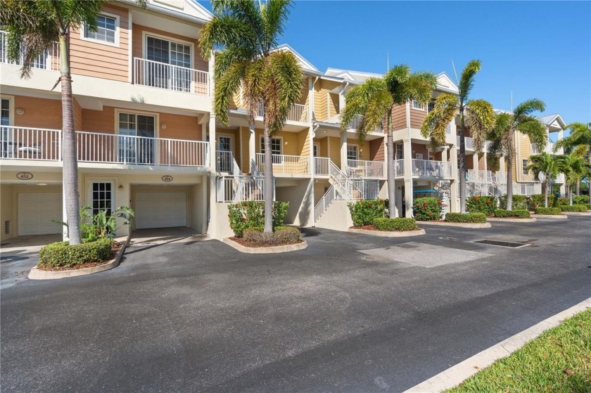 Welcome to paradise- check out this beautiful turn-key - Beach Townhome/Townhouse for sale in Ruskin, Florida on Beachhouse.com