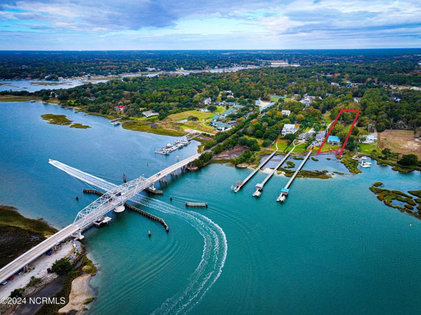 1324 Final Landing Lane represents a truly rare opportunity to - Beach Home for sale in Wilmington, North Carolina on Beachhouse.com