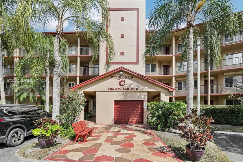 Welcome to this inviting FIRST-FLOOR 1 bedroom, 1.5 bath condo - Beach Condo for sale in Pembroke Pines, Florida on Beachhouse.com