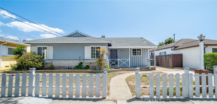 Welcome to highly desirable Central Torrance neighborhood. If - Beach Home for sale in Torrance, California on Beachhouse.com