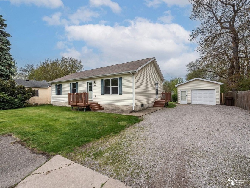 Well maintained 3 bedroom 1.5 bath ranch style home.  Around the - Beach Home for sale in Newport, Michigan on Beachhouse.com