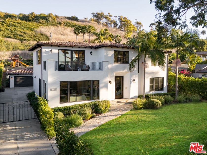 Luxuriously detailed and thoughtfully conceived by beloved local - Beach Home for sale in Palos Verdes Estates, California on Beachhouse.com