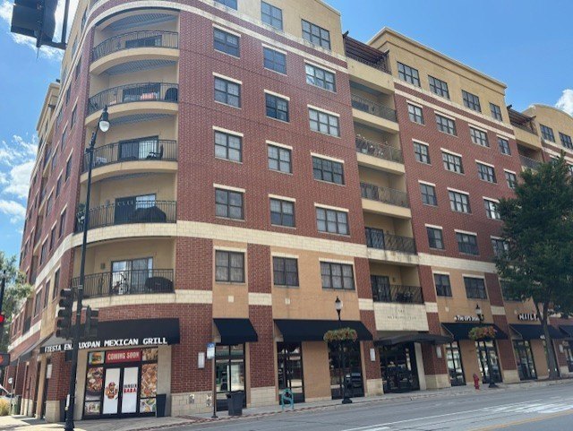 Welcome to Metropolitan Building! Well maintained, secured - Beach Home for sale in Skokie, Illinois on Beachhouse.com