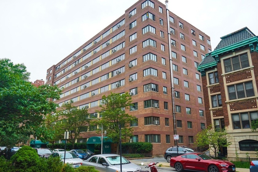 Fully rehabbed 1 bedroom 1 bathroom condo with stainless steel - Beach Condo for sale in Chicago, Illinois on Beachhouse.com