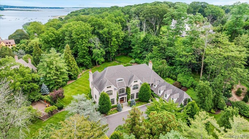 17 Plover Lane is set on 2.17 exquisitely landscaped acres in - Beach Home for sale in Lloyd Harbor, New York on Beachhouse.com