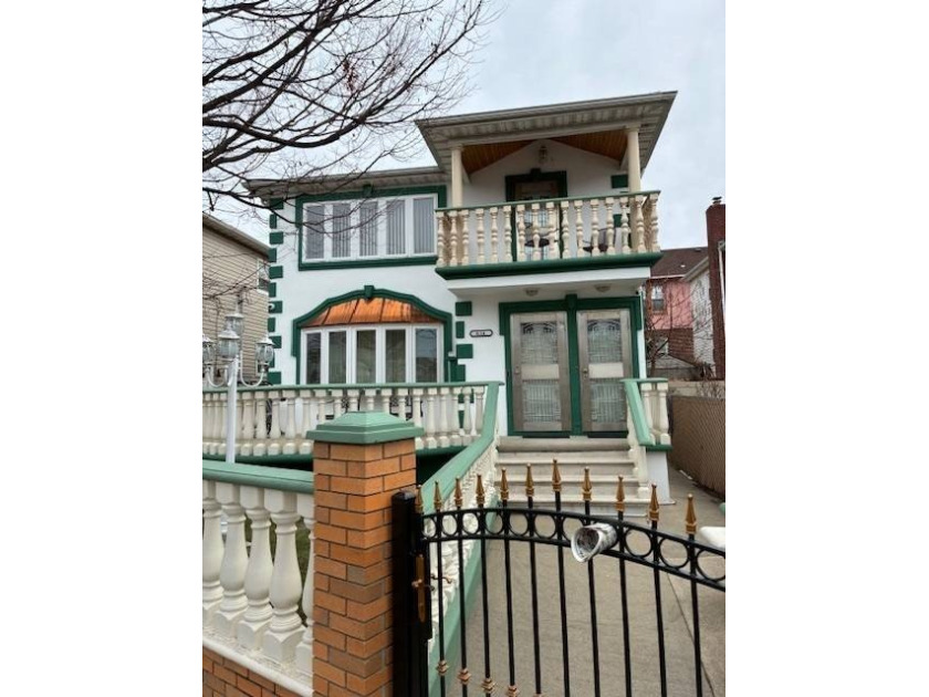 Two family detached home for sale in Far Rockaway! Don't miss - Beach Home for sale in Far Rockaway, New York on Beachhouse.com