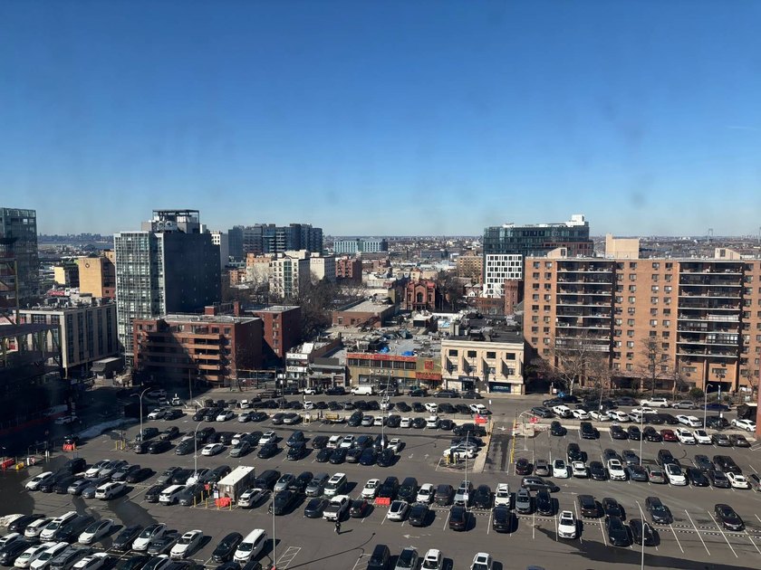 Flushing Commons, Building include a 24-hour doorman, fitness - Beach Condo for sale in Flushing, New York on Beachhouse.com