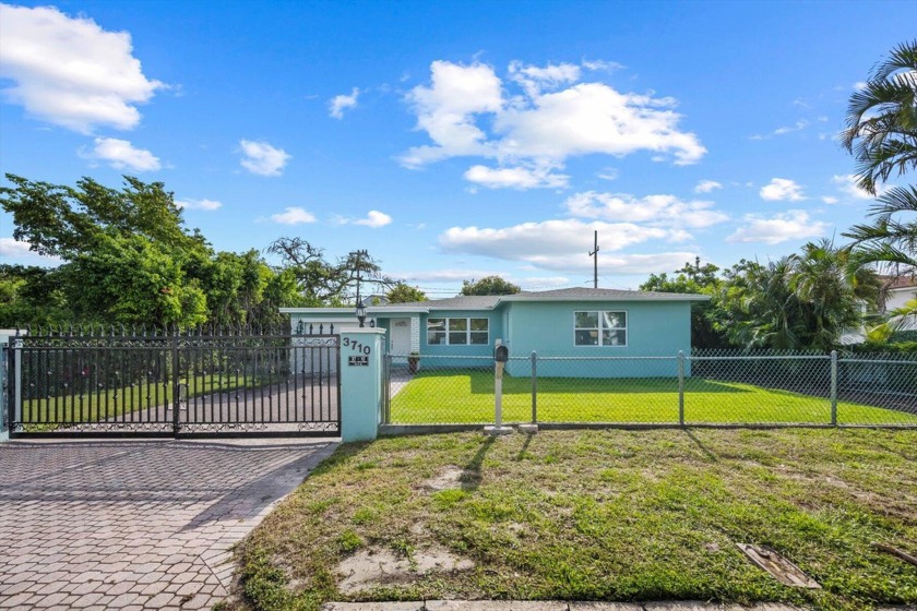 3bd/2ba home in Historic Vedado Park with room to expand and add - Beach Home for sale in West Palm Beach, Florida on Beachhouse.com