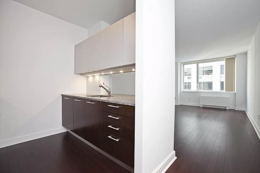 This unit features a great layout with no wasted space, true - Beach Condo for sale in New York, New York on Beachhouse.com