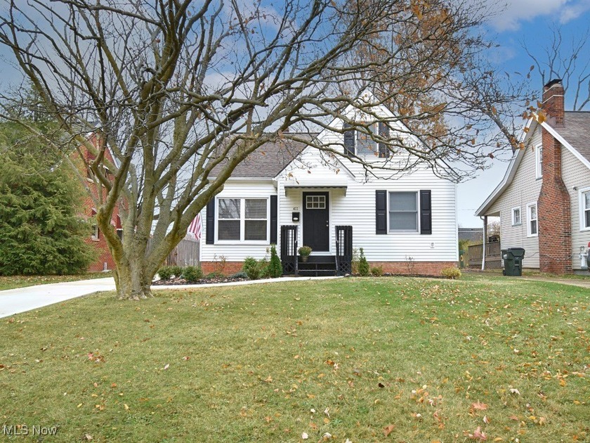 Beautifully refreshed 3-bedroom, 1-bath bungalow offering modern - Beach Home for sale in Euclid, Ohio on Beachhouse.com