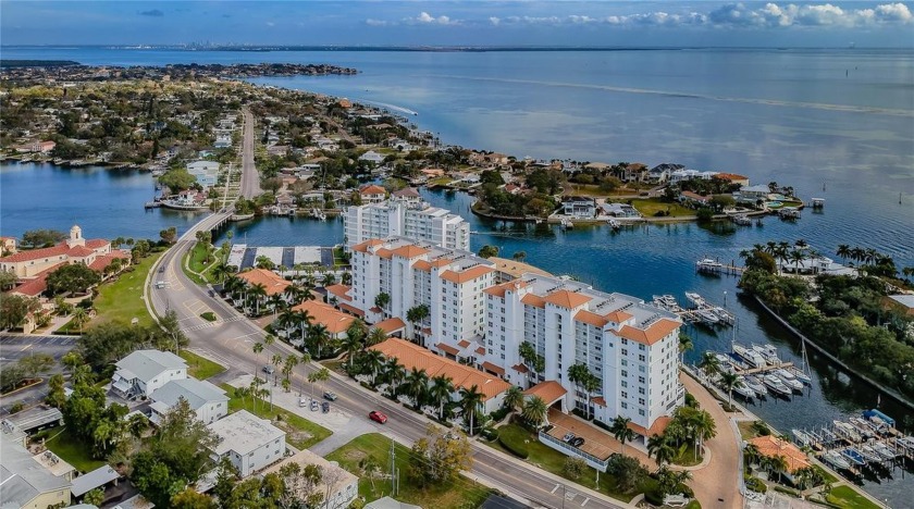 Welcome to Water Club - The Pinnacle of Luxury Waterfront Living - Beach Condo for sale in St. Petersburg, Florida on Beachhouse.com