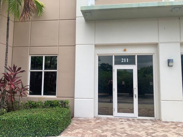 RARE FIND. TURNKEY 1690 SQ. FT. OFFICE/WAREHOUSEPLETELY BUILT - Beach Commercial for sale in West Palm Beach, Florida on Beachhouse.com