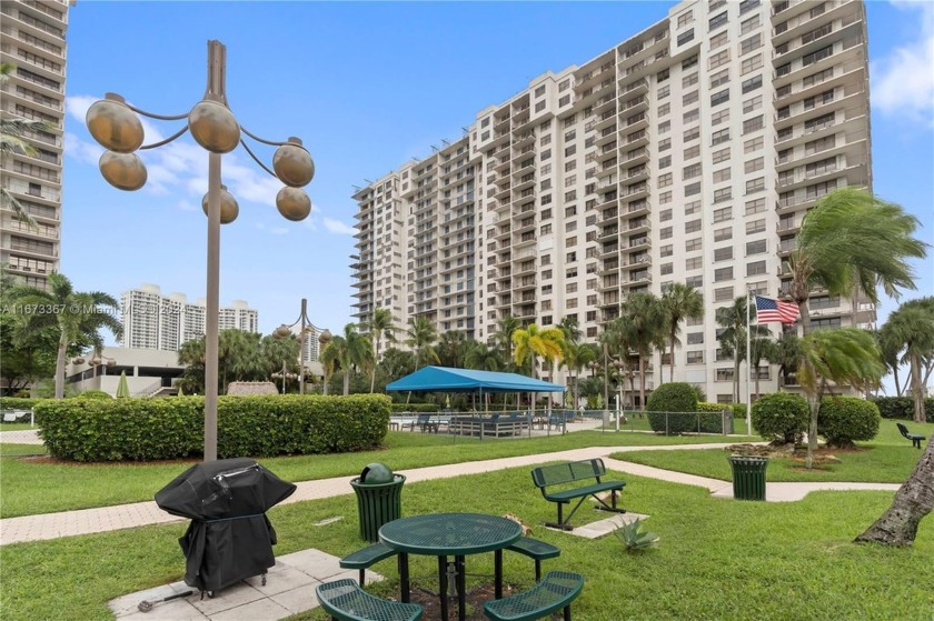 Can't beat the price for this spacious, light and bright 1 bed - Beach Condo for sale in Aventura, Florida on Beachhouse.com