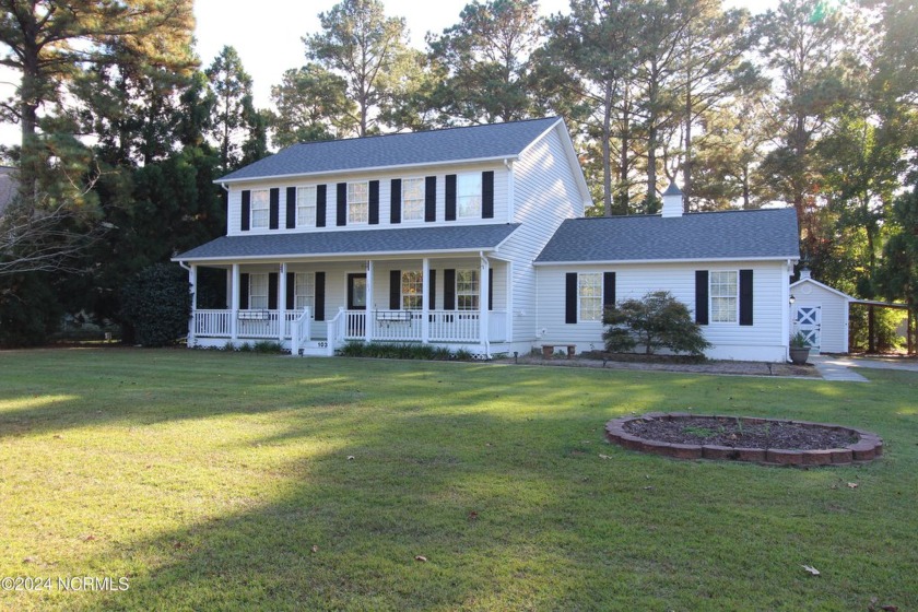 Two story water view three bedroom home in White Oak Crossing - Beach Home for sale in Swansboro, North Carolina on Beachhouse.com