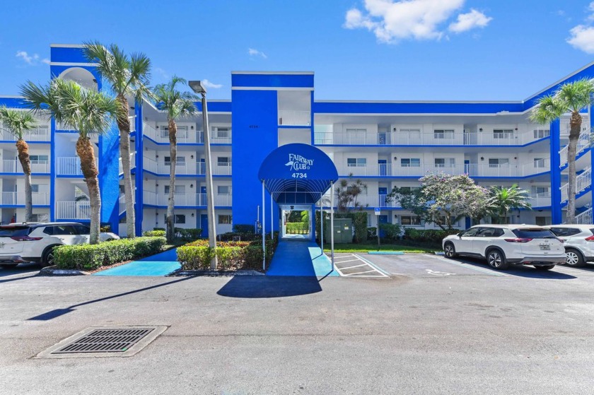 Experience comfort and style in this beautifully updated - Beach Condo for sale in Lake Worth, Florida on Beachhouse.com
