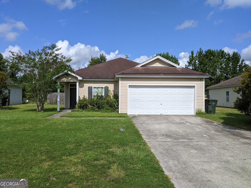 WELCOME HOME to 10 Hartland Court. Discover comfort and - Beach Home for sale in Savannah, Georgia on Beachhouse.com