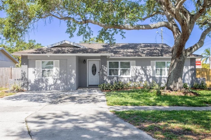 Sensationally Chic and Updated Home in Pinellas Park! - Beach Home for sale in Pinellas Park, Florida on Beachhouse.com