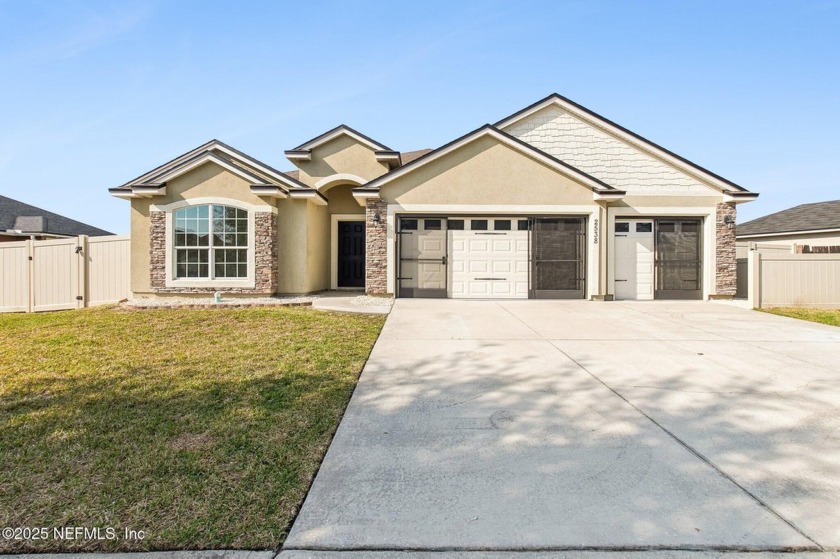 Beautiful 4/3/3 pool home located in popular Lake Asbury - Beach Home for sale in Green Cove Springs, Florida on Beachhouse.com