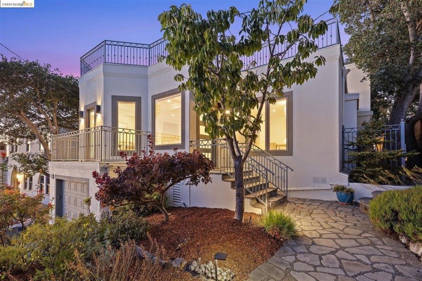 Panoramic views from this newer construction eco-friendly - Beach Home for sale in Berkeley, California on Beachhouse.com