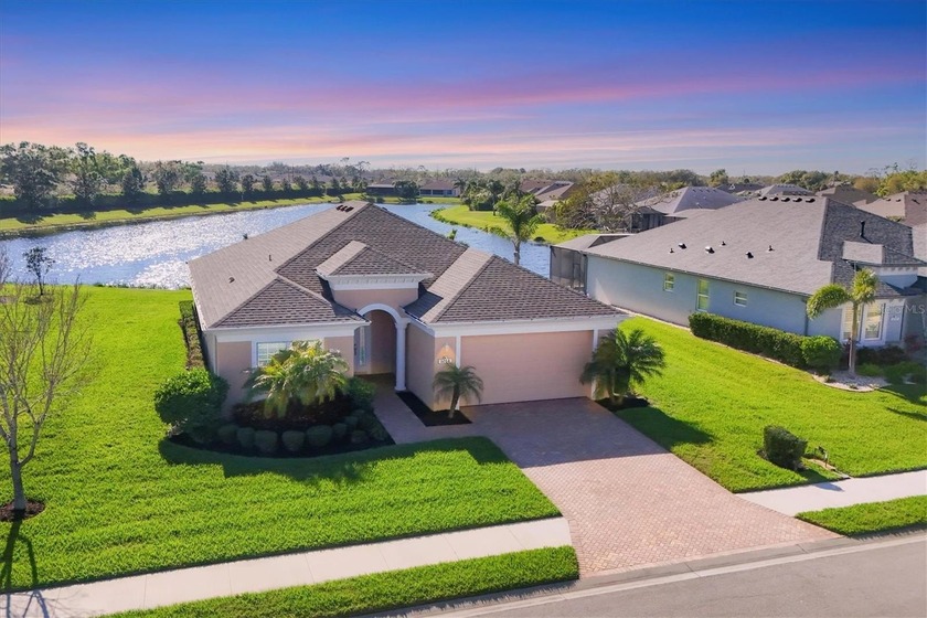 Under contract-accepting backup offers. Welcome to this stunning - Beach Home for sale in Bradenton, Florida on Beachhouse.com