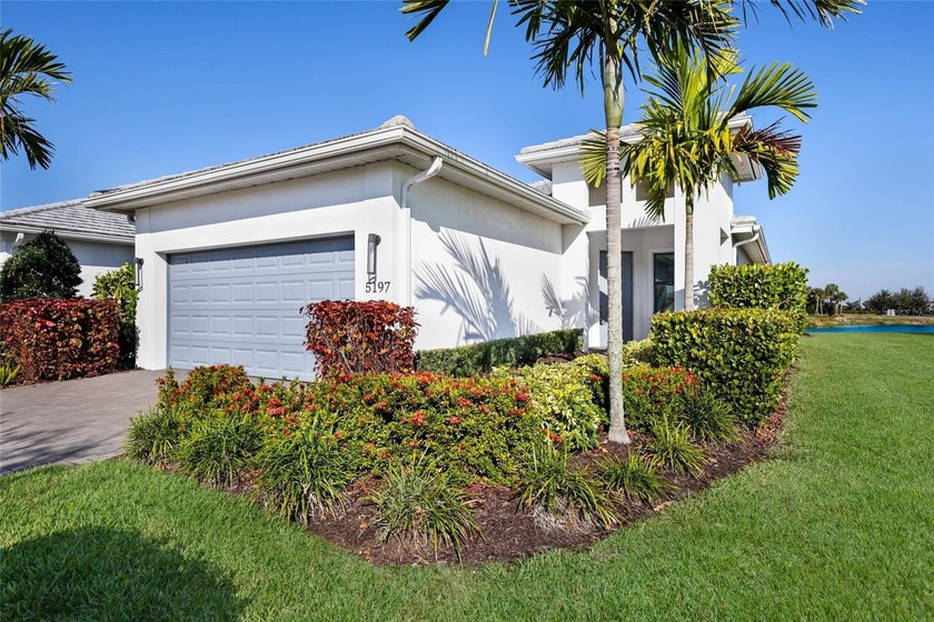 Cresswind a 55+ Gated Community in Lakewood Ranch!  This gently - Beach Home for sale in Lakewood Ranch, Florida on Beachhouse.com