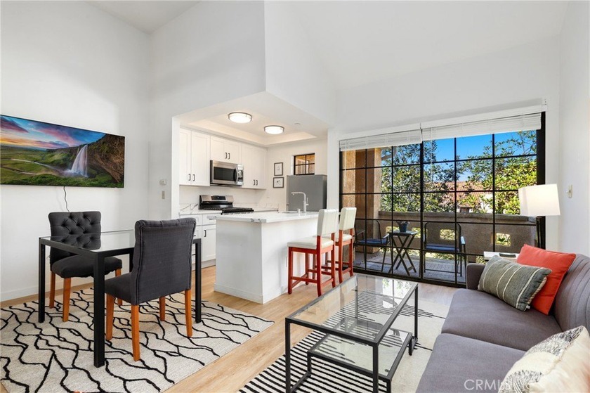 Discover this charming 1-bedroom, 1-bath Vista Pacifica condo in - Beach Condo for sale in San Clemente, California on Beachhouse.com