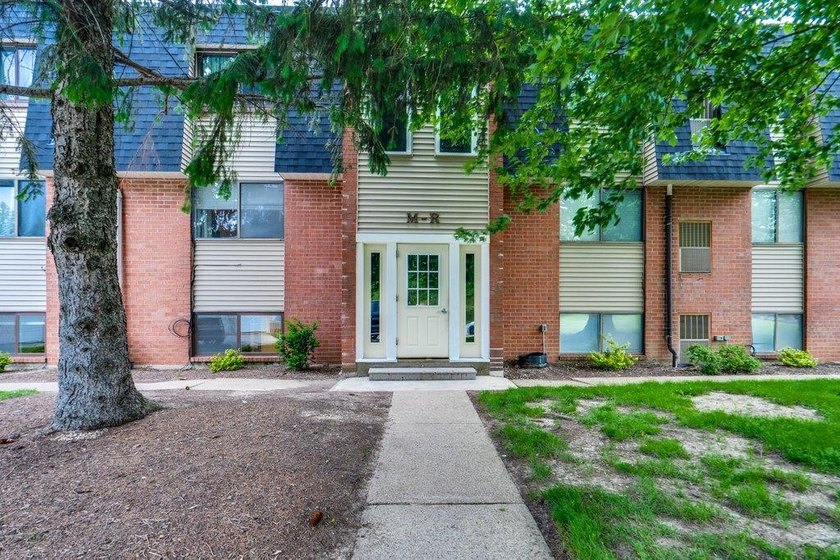 Bright, updated, and move-in ready! This 2 bedroom, 1.5 bath - Beach Condo for sale in Avon Lake, Ohio on Beachhouse.com