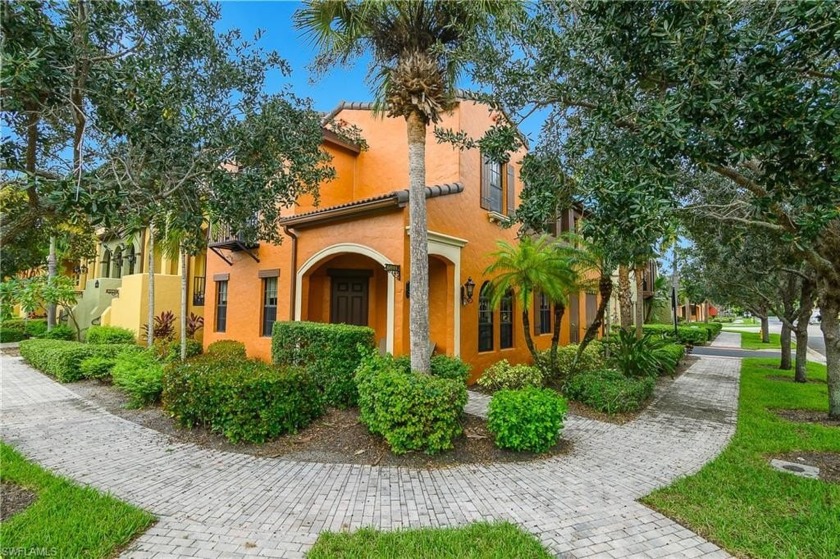 Lovely Santa Rosa townhouse features three bedrooms and a den - Beach Townhome/Townhouse for sale in Naples, Florida on Beachhouse.com
