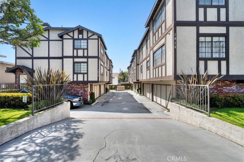 First time on the market in 29 years! 3 bedroom, 2 1/2 bath - Beach Condo for sale in Redondo Beach, California on Beachhouse.com
