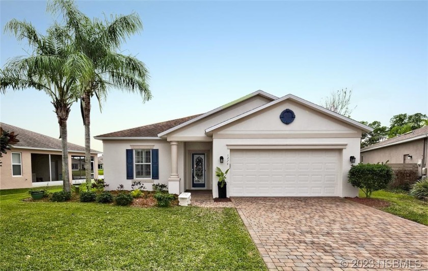 Welcome to this PERFECT, one-of-a-kind, LAKEFRONT POOL HOME - Beach Home for sale in Port Orange, Florida on Beachhouse.com