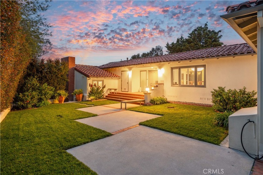Presenting an executive home of grandeur at 2765 Via Campesina - Beach Home for sale in Palos Verdes Estates, California on Beachhouse.com