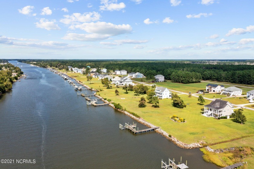 Waterfront lot on the ICW with deep watermunity amenities - Beach Lot for sale in Beaufort, North Carolina on Beachhouse.com