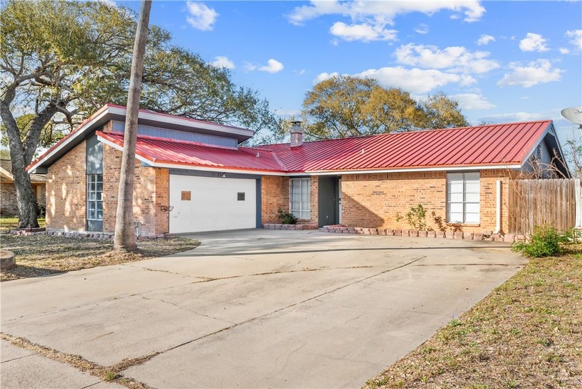 Welcome to 2321 Mesquite Circle, a beautifully updated home - Beach Home for sale in Ingleside, Texas on Beachhouse.com