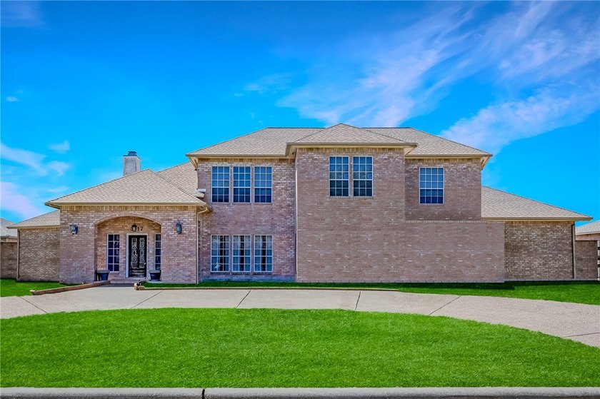 Stunning 5-bedroom executive home in the prestigious - Beach Home for sale in Corpus Christi, Texas on Beachhouse.com
